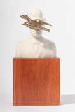 Escultura Homem com Gaivota - BK Arte e Design